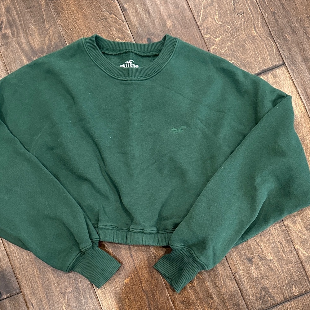 Hollister Dark Green Cropped Crewneck Sweatshirt